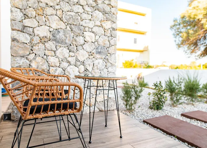 Апартаменты Pebble Garden